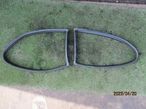 (0133)996 Porsche 911 Carrera rear side glass weatherstrip left right 