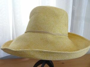 A UNIQLO B ユニクロ　レディース・婦人用　綺麗な麦色　ペーパーハット サイズ〜５７cm　キャップ　帽子　紐付