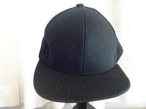 ：H&M ：DIVIDED 黒色帽子　アウトドアキャップ サイズ５７cm〜５９cm　スタイル帽子　キャップ　帽子　コットン帽