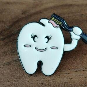 歯イラスト ピンバッジ 歯 歯医者 歯科 歯学生 歯科助手