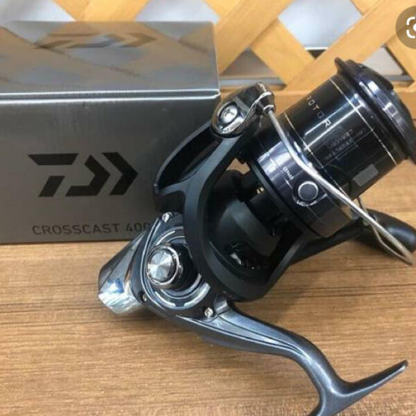 新品 投げ/遠投 ダイワ(DAIWA) クロスキャスト 17 【4000】 スピニングリール 釣り具