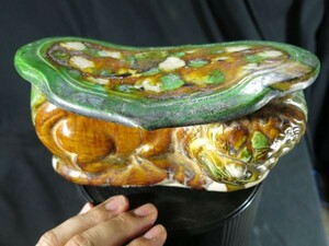 A　三彩獅子形枕　宋時代　本物　中国　陶器　彫刻　発掘品　遺跡　出土品　宮殿　地下　埋蔵文化財　お宝　明器　寝具　皇帝　国王　貴族