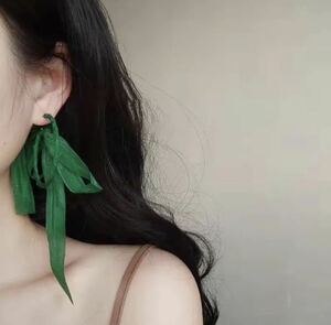 【新品未開封未使用】韓国風新作 リング ピアス アクセサリー　リボン　きれいめ　グリーン　耳飾り　小物 　緑　