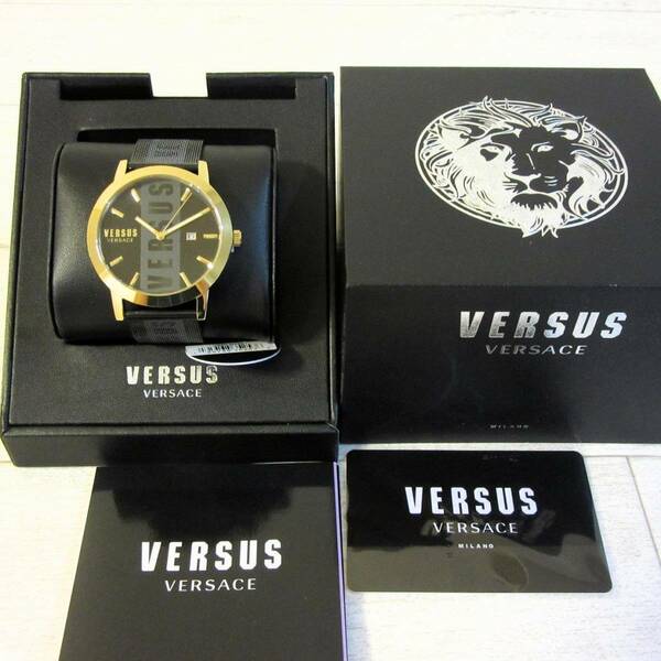 新品箱入！ VERSUS VERSACE ヴェルサス ヴェルサーチ ロゴ BARBES メンズ 腕時計 ウォッチ 3針 ブラック ゴールド 黒 金 クオーツ 44mm