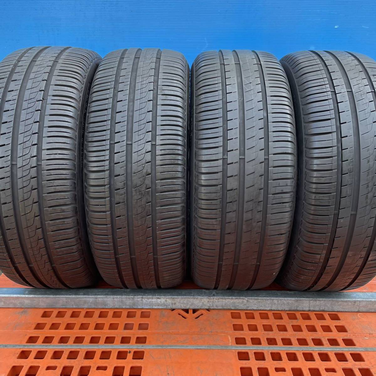 1着でも送料無料 215/55R17 ピレリ チンチュラート P6 215/55r17 AW-1