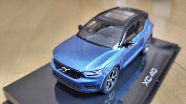 即決　VOLVO　ボルボ　純正　特注　カラーサンプル　XC40　BURSTING BLUE　バーストブルー　1/43　絶版　レア