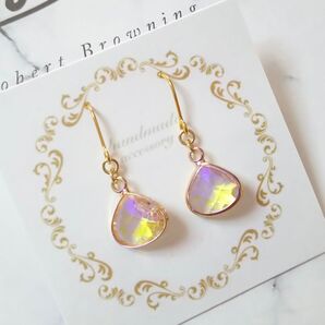 オーロラ 三角形ピアス