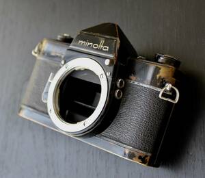 Minolta 著名な写真家がつかった匂いがする　ミノルタSR-2ブラック・ボディ　-下3桁の112万台-