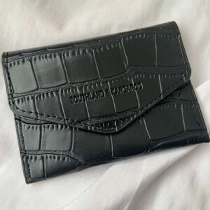 カードケース　コンパクト　エンボス加工　財布 黒 ブラック