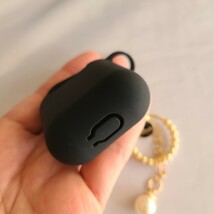 【新品未使用、匿名配送】AirPods 第1、2世代 ブラック シリコン 韓国 バッグチャーム キーホルダー キーチェーン_画像4