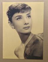 新品●ポスター B3サイズ オードリーヘップバーン Audrey Hepburn おしゃれなポスター レトロ インテリア スタイリッシュ セピア色_画像2