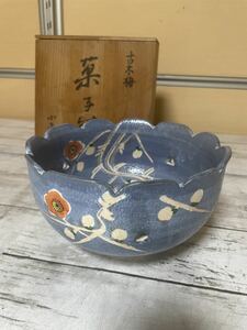 23A04-90:雅陶 小泉作 古木梅文 菓子鉢 菓子器 輪花 花文 陶器 和食器 共箱　20×20×10.8