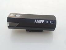 【大人気】キャットアイ AMPP300 スポーツバイク用ヘッドライト LED USB充電 ブラック クロスバイク MTB 折りたたみ自転車などに最適_画像2