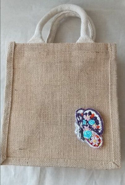 花の刺繍 蝶々 ハンドメイド 手刺繍 ジュートバッグ A6 弁当箱入れ マイバック 無印、#ぶらんこの子