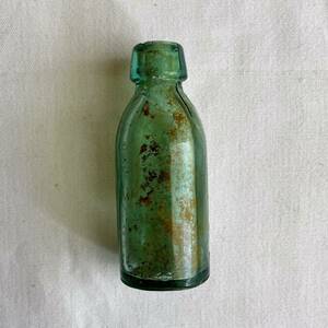 昭和 戦前 ガラス 瓶 小瓶 ボトル 青 緑 定容 Japanese vintage small bottle