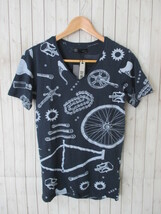 ☆Bershka/ベルシュカ 総柄 Vネック Tシャツ/メンズ/S/スリムフィット☆新品_画像1