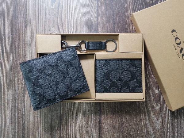コーチ 財布 メンズ 二つ折りの値段と価格推移は?|431件の売買情報を コーチ 財布 メンズ 二つ折りの値段と価格推移は?|431件の売買情報を