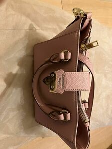 【値下げ可】Samantha Vegaのピンク色ハンドバッグです。型も綺麗です！