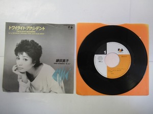 KMRE936★EPレコード 鎌田英子 トワイライト・アクシデント SO MANY DREAMS THAT JUST RUN AWAY 07FA-1070 送料140円