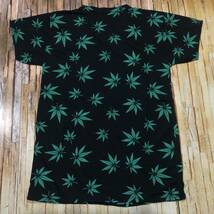 新品・即決・クリックポスト発送・マリファナ・大麻のリーフの総柄プリントＴシャツ・Ｖネック・Ｌ_画像4