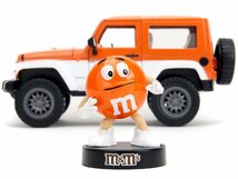 JADA TOYS 1/24 エムアンドエムズ オレンジ フィギア ＆ ジープ ラングラー 2017 JEEP WRANGLER M & M’s Orange 34401_画像3