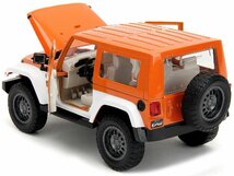 JADA TOYS 1/24 エムアンドエムズ オレンジ フィギア ＆ ジープ ラングラー 2017 JEEP WRANGLER M & M’s Orange 34401_画像9