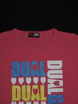 ☆DUAL　GIRLのラメロゴプリントピンクの半袖Tシャツ☆ポリエステル素材☆１３０センチ☆_画像2