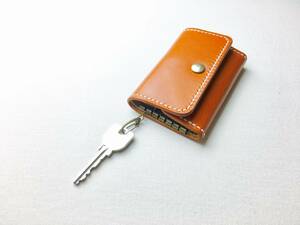 [ hand .] Camel color original leather key case (6 ream +1 card pocket ) largish. .. just. . feature 