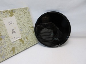 504019 【 ほぼ未使用 茶道具 木製黒塗 青貝 青海波 丸盆 紙箱 】 検) 煎茶道具 漆器 和物 レトロ 茶事 干菓子皿 茶事 来客 茶席 ⅰ