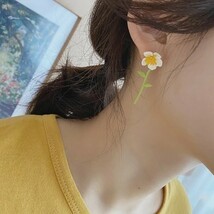 ピアス マーガレット ポストS925 フラワー 韓国 花 ゴールド ファッション かわいい ロマンチック 菊 スタッド リトル デイジー #C92-7_画像3