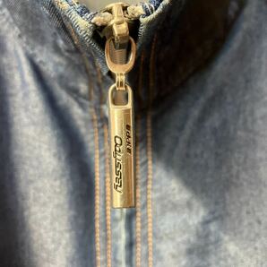ほぼ新品 セレブ感溢れる EDDIE ODYSSEY 薄手のジップアップブルゾン トラッカーズジャケット クリーニング済 デニム調 刺繍の画像9