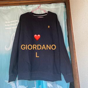 GIORDANO のシンプルトレーナー　ロゴ入り　着丈72cm 肩幅55.5cm 身幅60.5cm 男女兼用