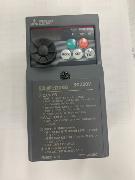 三菱インバーターFREQROL-D700. FR-D720-0.1K