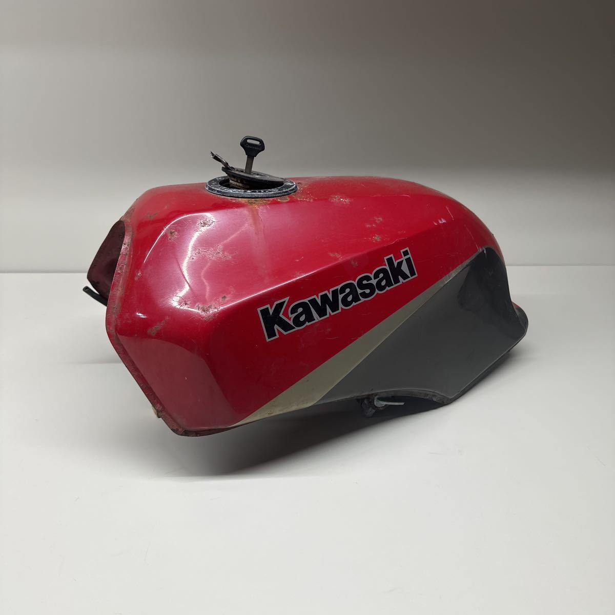 ヤフオク! -「gpz900r純正タンク」の落札相場・落札価格