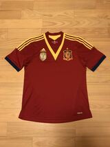 美品☆adidas製／スペイン代表 メンズJPNサイズ2XO 半袖2013sユニフォーム エンブレム付 ワールドカップ FIFA2010チャンピオン /イニエスタ_画像1