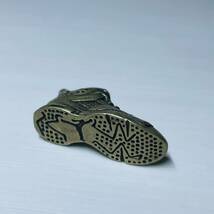 WX636中国文化 ミニ靴 古銅 工芸品 開運 風水の置物 外国硬貨 海外記念メダル硬貨 重さ約20g_画像5