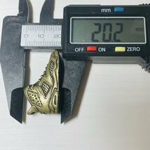 WX636中国文化 ミニ靴 古銅 工芸品 開運 風水の置物 外国硬貨 海外記念メダル硬貨 重さ約20g_画像8