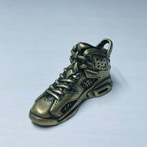 WX636中国文化 ミニ靴 古銅 工芸品 開運 風水の置物 外国硬貨 海外記念メダル硬貨 重さ約20g_画像2