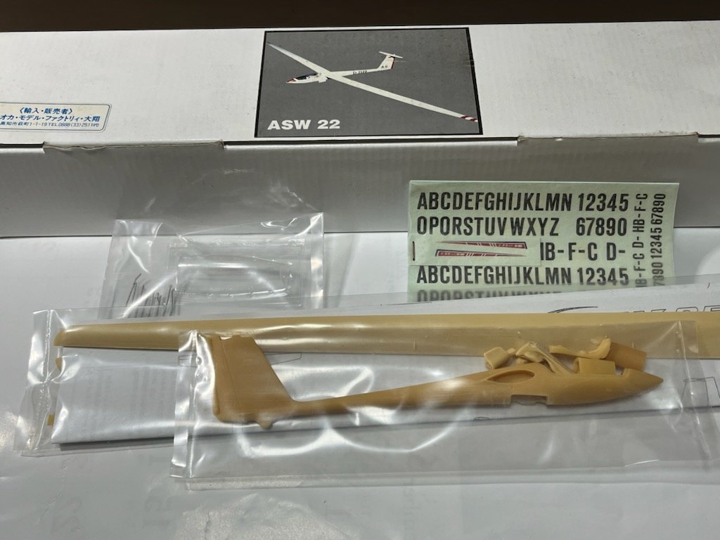 K.D.H 社 1/43 グライダー CRYSTAL レジン製塗装済み半完成-