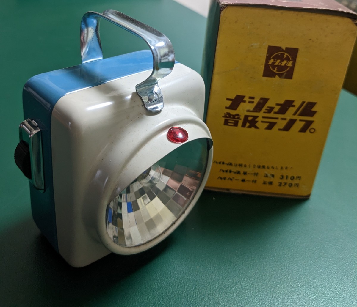出産祝いなども豊富 新品箱付 手提げランプ 角型ライト 自転車 ビンテージ ランドナー イエロー 新品箱付! 手提げランプ 角型ライト 自転車 ビンテージ ランドナー 白
