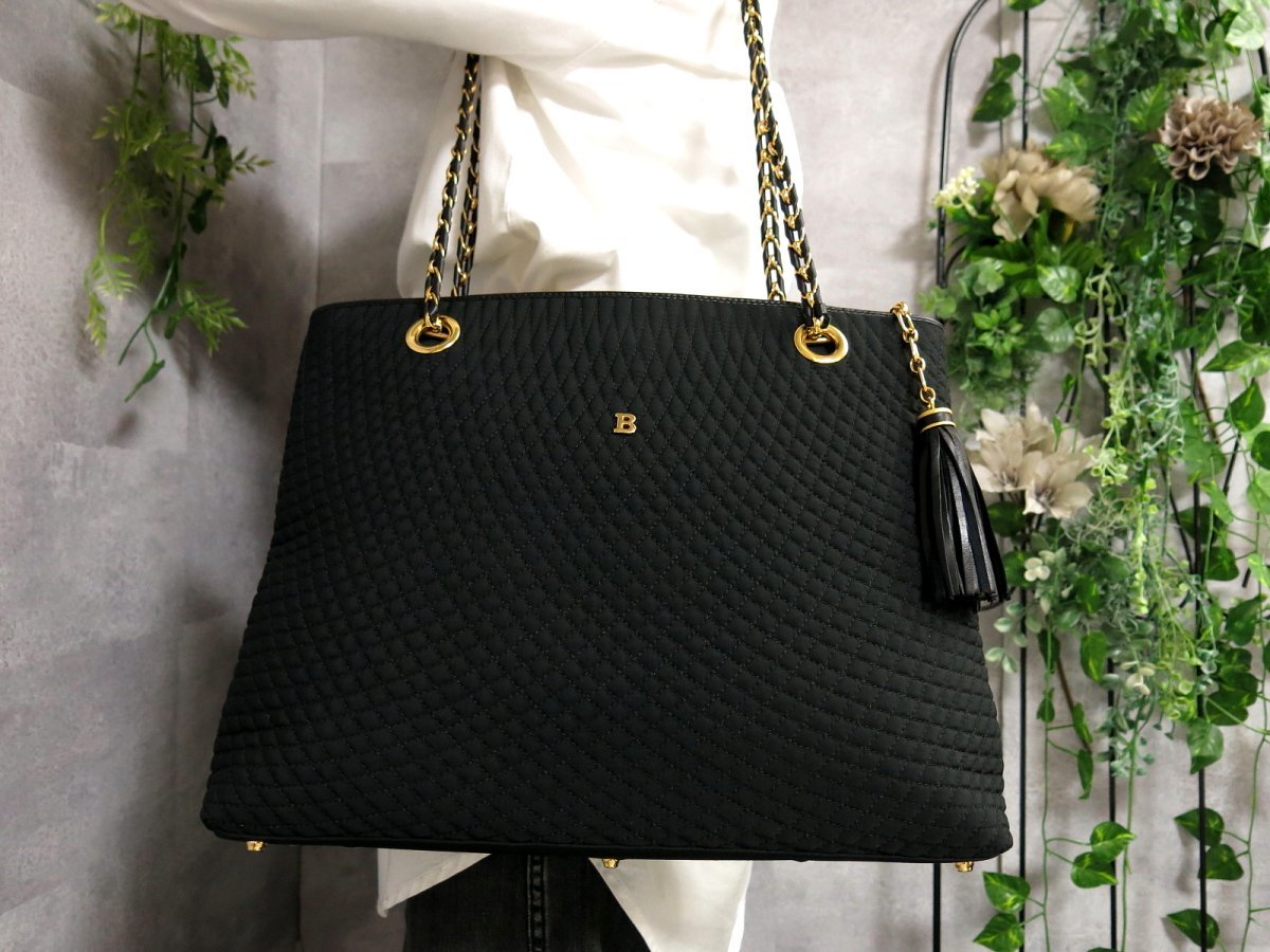 日本特販 【極美品】BALLY ラム レザー キルティング ハンドバッグ 黒