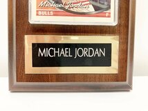 マイケルジョーダン NBA ブルズ BULLS TOPPS カード コレクション 木製盾 飾り バスケットボール バスケ レア_画像3