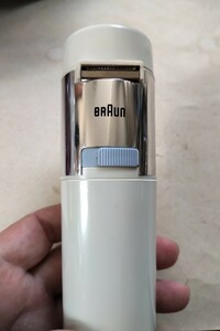 ブラウン BRAUN 電器カミソリ B2 デッドストック レア ケース取説未記入の保証書パンフレット付き モダンデザイン オールドブラウン 70年代