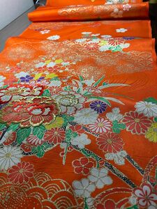 130-② 正絹 子供着物 身頃　刺繍金彩　ハギレ