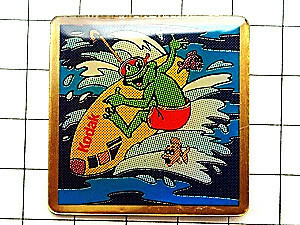 ピンバッジ・カエルのサーファー写真コダック蛙◆フランス限定ピンズ◆レアなヴィンテージものピンバッチ