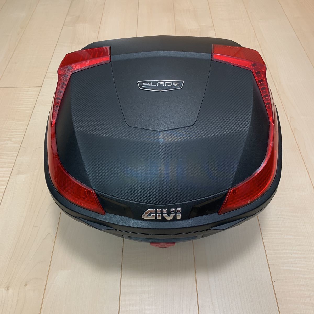 ヤフオク! -「givi リアボックス 37」の落札相場・落札価格