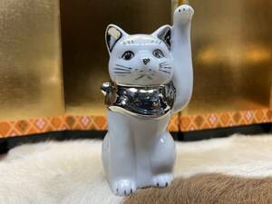 ■白磁■銀色■プラチナ■招き猫■置物■陶器■ねこ■左手挙げ■検索■九谷■瀬戸■ノリタケ■マイセン■レトロアンティーク■縁起物