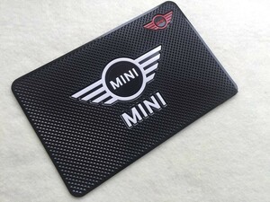 ミニ BMW MINI 車のダッシュボード粘着パッド 滑り止めパッド ブラック 車内アクセサリー 粘着性強い 車ロゴあり