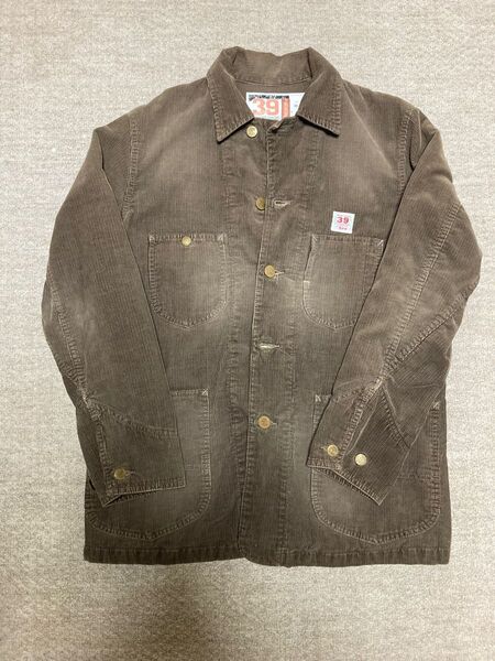 15年以上前に2万円ほどで購入、リーのコーデュロイジャケットです。サイズは38となっています。