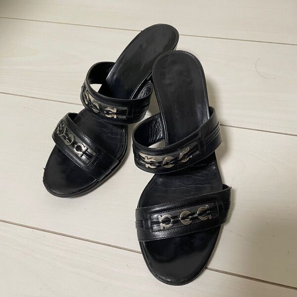 フェラガモ Salvatore Ferragamo 本革サンダル ブラック色 表記サイズ5B